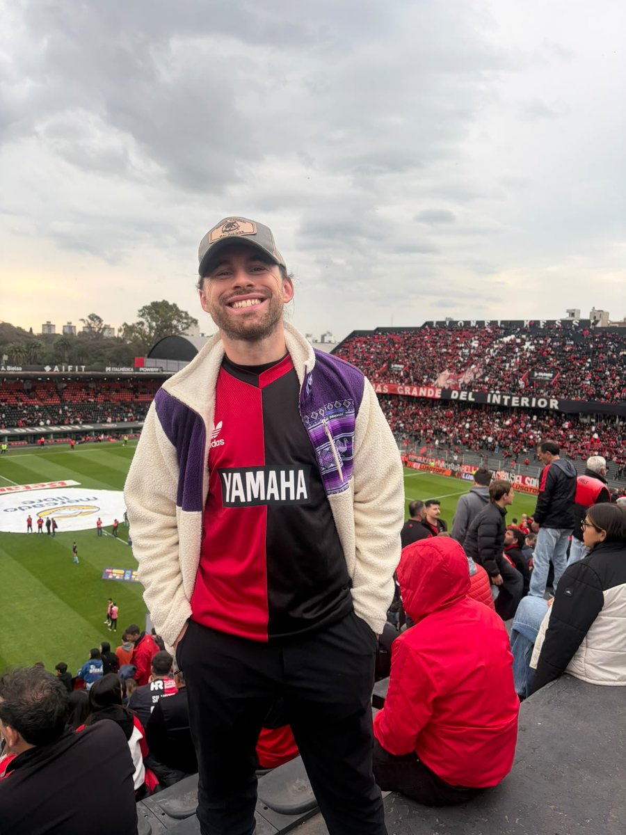 Newells_en's tweet photo. Last night, we had John from Ireland with us at the Estadio Marcelo Bielsa. 

He's a fan of #LUFC and wanted to make the pilgrimage to Rosario to see the club and stadium that Marcelo holds dearest. 

Great to meet you, John. https://t.co/mdP1LV3D5x