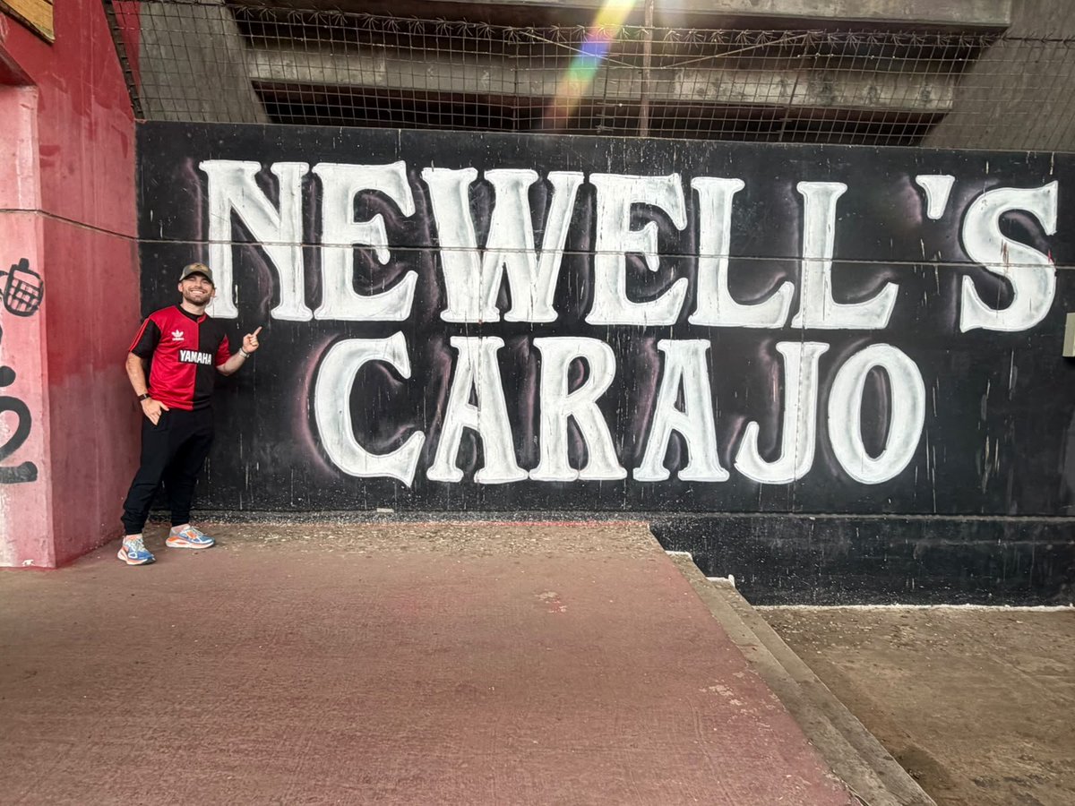 Newells_en's tweet photo. Last night, we had John from Ireland with us at the Estadio Marcelo Bielsa. 

He's a fan of #LUFC and wanted to make the pilgrimage to Rosario to see the club and stadium that Marcelo holds dearest. 

Great to meet you, John. https://t.co/mdP1LV3D5x