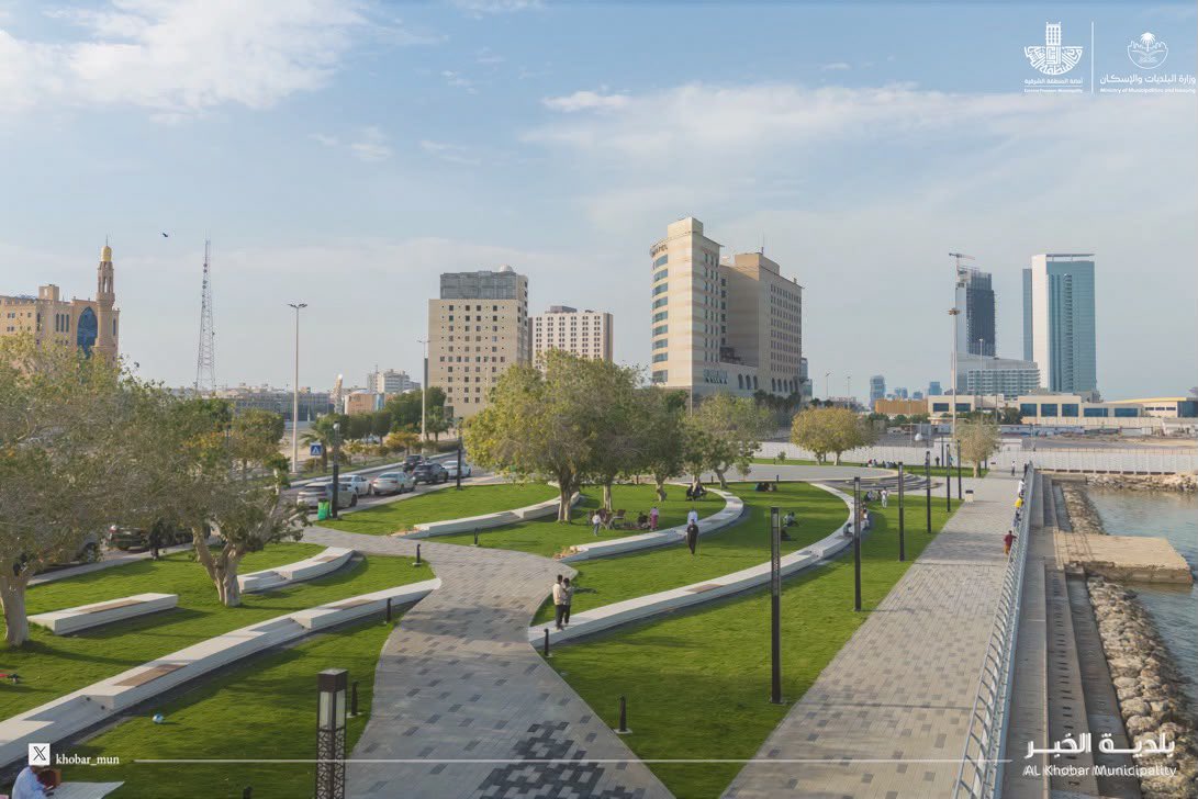Khobar_mun's tweet photo. #بلدية_الخبر

مشروع تطوير كورنيش الخبر الجنوبي يهدف إلى تعزيز إمكانيات #الخبر السياحية، وتحسين #جودة_الحياة فيها، وإيجاد مرفق ترفيهي وواجهة بحرية تتناسب مع مكانة #الخبر كوجهة سياحية

#وزارة_البلديات_والإسكان
#أمانة_المنطقة_الشرقية https://t.co/KUpSk1j2ij