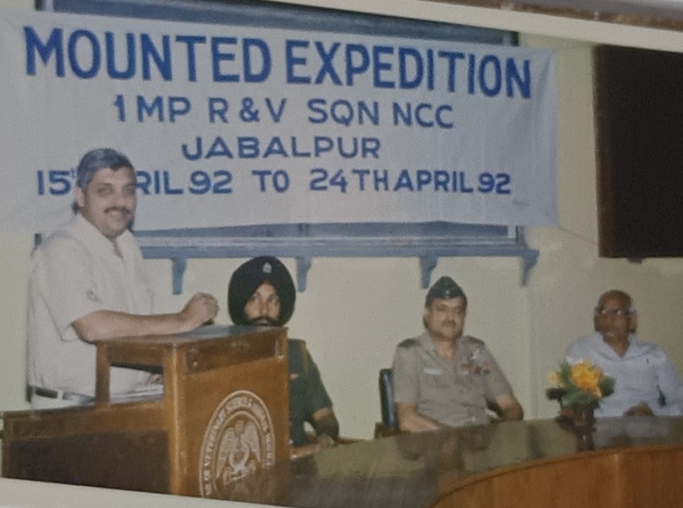 AjayVishnoiBJP's tweet photo. नमस्कार 🙏

कुछ पुरानी तस्वीरें मिलीं है, बीते हुए खूबसूरत पलों की यादें फिर से ताज़ा हो गईं।

#पुरानी_यादें #OldMemories https://t.co/m10Jg0GxU4
