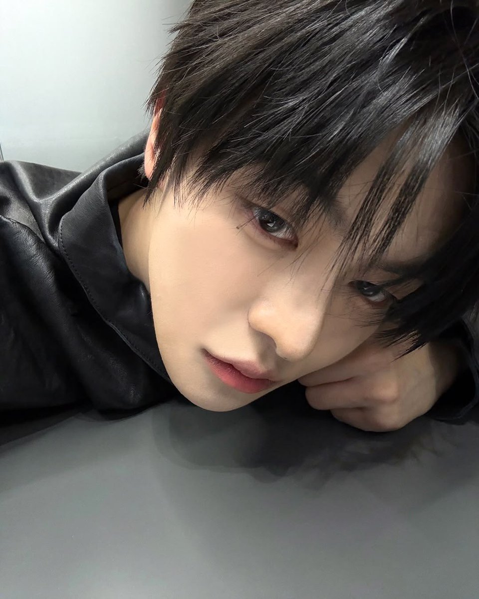 _5uwx822's tweet photo. 구도 ㅈㄴ 비슷해서 미칠것같다 https://t.co/7rr5HqIRPc