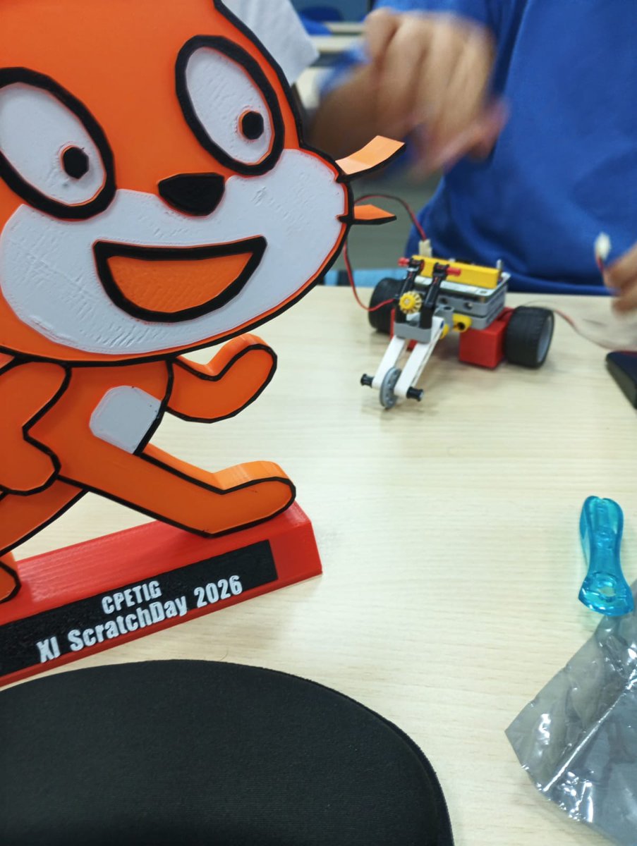 cpetig's tweet photo. 🚀 Así de ben o está a pasar a  #rapazada no obradoiro de #ScratchDay hoxe en @Concellotui . Aínda queda unha hora para explorar 👏
Preparádevos rapazada de Fisterra , que o sábado, 26, estamos ahí.
📷 Consulta as datas e as sedes nas aulas CeMIT: https://t.co/PvU3ryUY5v https://t.co/4Zv4mDnaQE