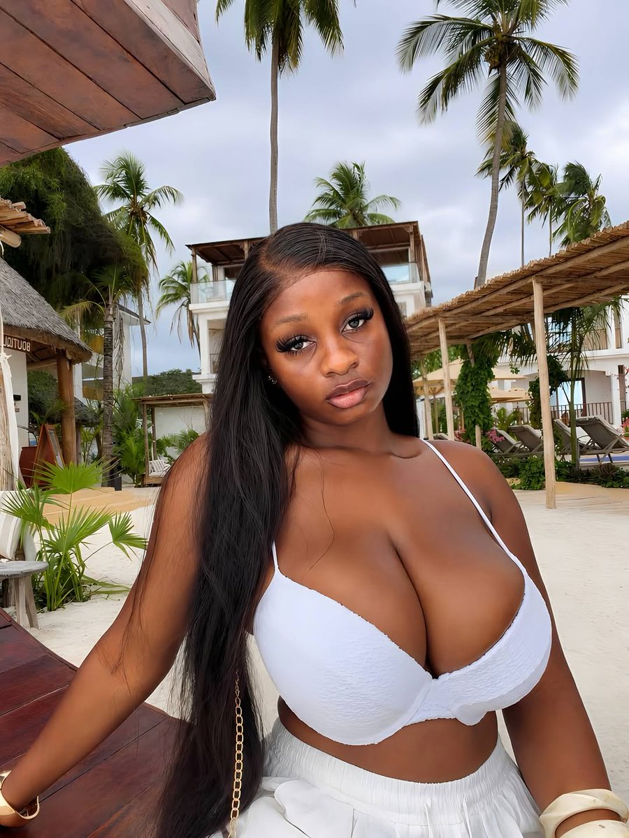 Nuella_rn's tweet photo. Big boobs are so super natural 😍 https://t.co/gUaeuPYSKH