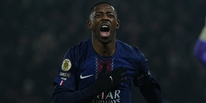 Paristeamfr's tweet photo. Dembélé : "Avant de penser à ce trophée individuel, il faut gagner avec l'équipe. Parce que si tu ne fais pas une bonne saison individuellement et collectivement, tu ne vas pas le gagner, ce trophée du Ballon d'Or." https://t.co/UBKxZbSIvh