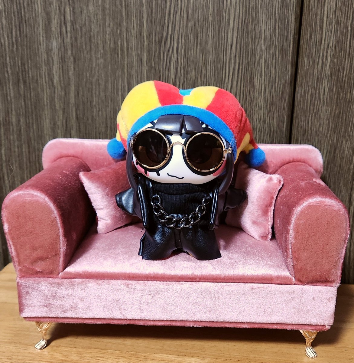 nishiko3512's tweet photo. サンキューマートでかっこいいシャツ見つけた!!⛓️革ジャンと良く合う✨
#tadc #theamazingdigitalcircus
#evilpomni https://t.co/gYU2eM5blB