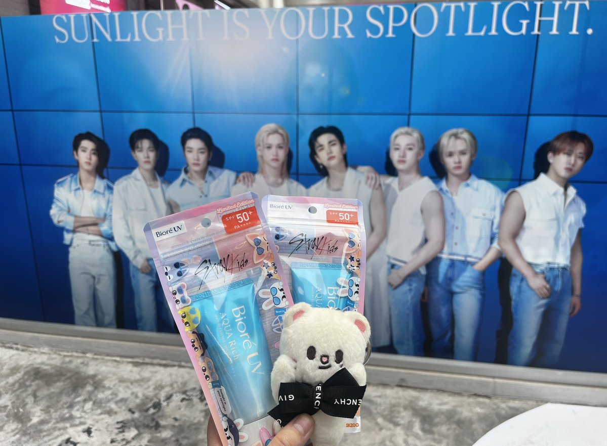 DarkSide_8821's tweet photo. มาแร้วววว☀️🩵✨
#BioreThailand #BioreUVxStrayKids #StrayKids #BioreEvent https://t.co/6MLt6upUdA