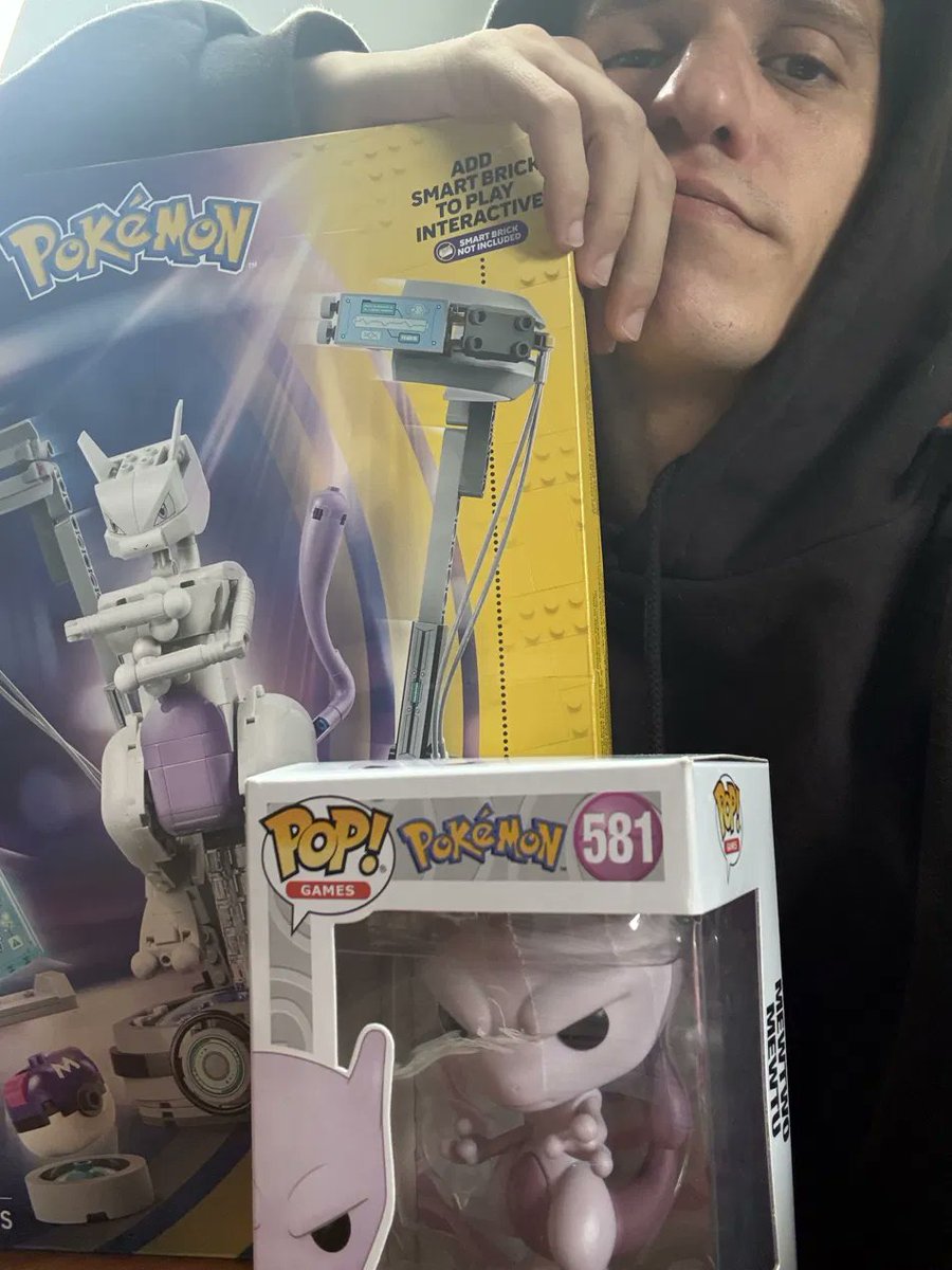 Greg____J's tweet photo. 🚨GIVEAWAY🚨

🎉 30 ans de Pokémon, ça se fête !

Le 16 septembre à 19h30, je vous prépare un live d'ouverture pas comme les autres : nouveau format, nouveau décor, et plein de jeux pour le tchat 🎮 Au programme notamment une Ligue Pokémon avec un ETB à la clé, des jeux de l'énergie (comme sur Whatnot… sauf qu'ici c'est 100% gratuit, même pas de frais de port), et mon partenaire @CartesEnMain vous a rajouté des tripacks, boosters et d'autres surprises à gagner pendant le live (il faudra suivre la chaîne pour info !).
Pendant le dernier live on a eu 3 gagnants dont un qui a gagné 2 fois, là on a de quoi rincer MINIMUM 20 personnes...

Et pour patienter d'ici là, GIVEAWAY juste ici 👇

À gagner :
🧬 Funko Pop Mewtwo
🧱 LEGO Smartplay Mewtwo

Pour participer tu me follow sur Twitter +
❤️ Like = 1 participation
🔁 RT = 1 participation
💬 Commentaire = 1 participation
👉 Les 3 = 3 chances (mais spammer les commentaires ne compte qu'une fois, je vous vois 😏)
Rendez-vous le 16/09 à 19h30 sur https://t.co/XWlHg6FNzO, tirage en live ⏰

#Pokemon #Pokemon30 #PokemonTCG #Giveaway