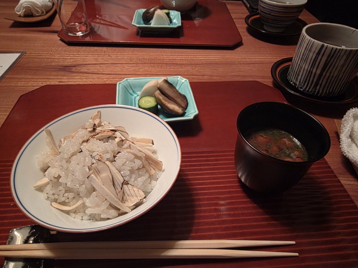 amargam48's tweet photo. 地元で予約するのに１ヶ月かかる割烹で両親と食事。器も綺麗で優しさで溢れた納得のお味。とても美味しかった。また来ようと思う。 https://t.co/ZZPQMeszv0