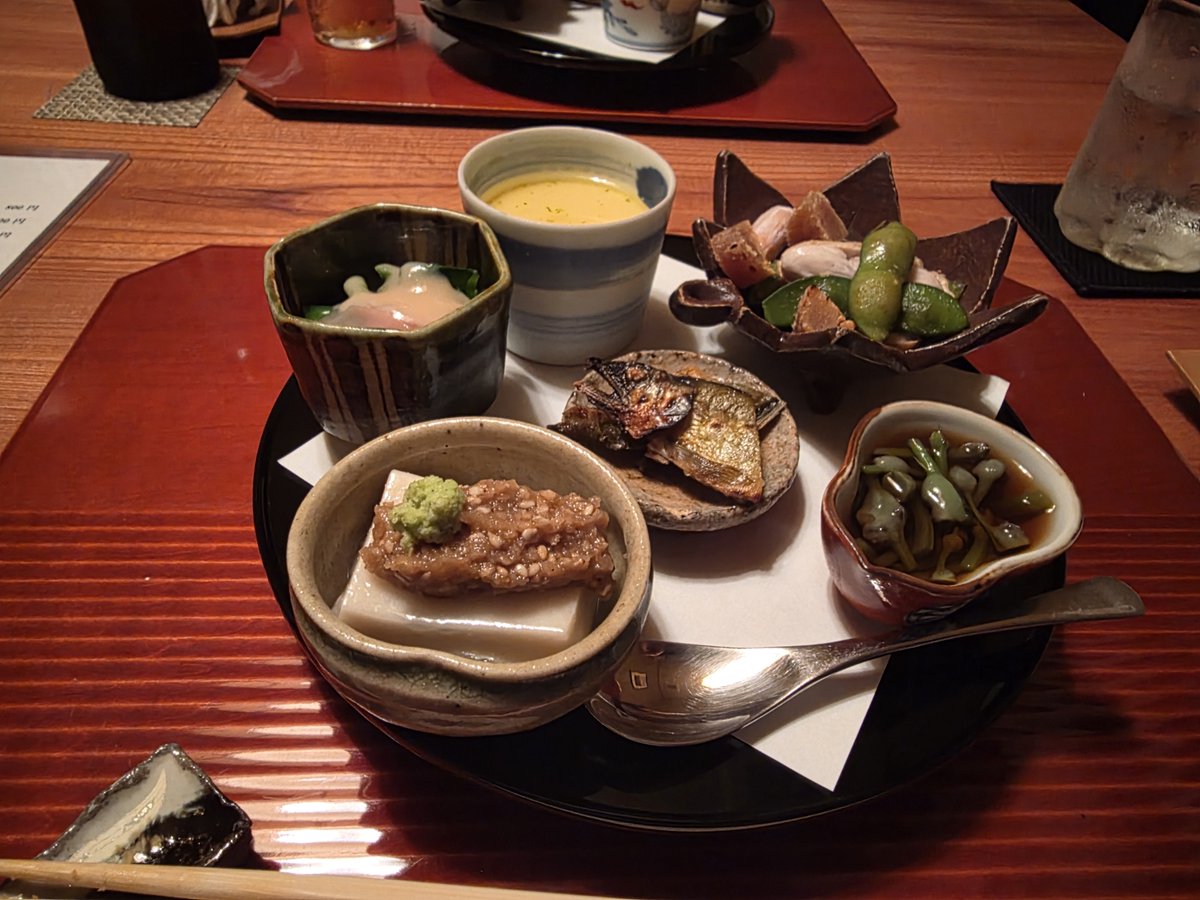 amargam48's tweet photo. 地元で予約するのに１ヶ月かかる割烹で両親と食事。器も綺麗で優しさで溢れた納得のお味。とても美味しかった。また来ようと思う。 https://t.co/ZZPQMeszv0