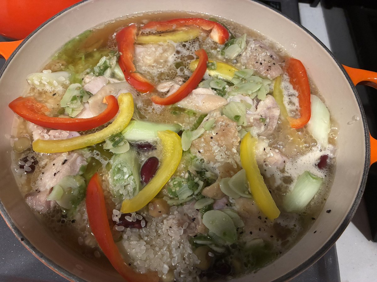 MikiIto3's tweet photo. お仕事終わり。帰宅。
ネギ塩チキンパエリアを作りました。 https://t.co/UF2aaNXTjv