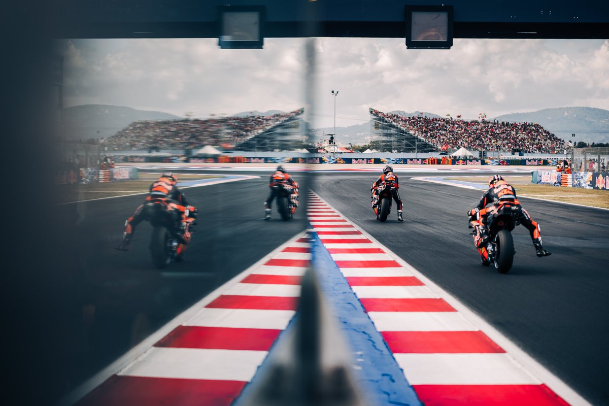 KTM_Racing's tweet photo. Saturday morning a little cooler 💨

#KTM #ReadToRace #SanMarinoGP 🇸🇲 https://t.co/W4k7On4X8p