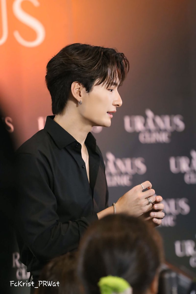 FcKrist_PRWat's tweet photo. ทุกคนนนนน เข้าใจนี่มะ 
สันกรามที่บาดใจ อ๊ากกกกกกกกกพี่คริส นับ 1 จากวันนี้งับ

KRISTSINGTO CELEBRATE URANUS CLINIC 

#UranusClinicxKristSingto
#คริสสิงโต #kristperawat #SingtoPrachaya https://t.co/mY30kbpjqm