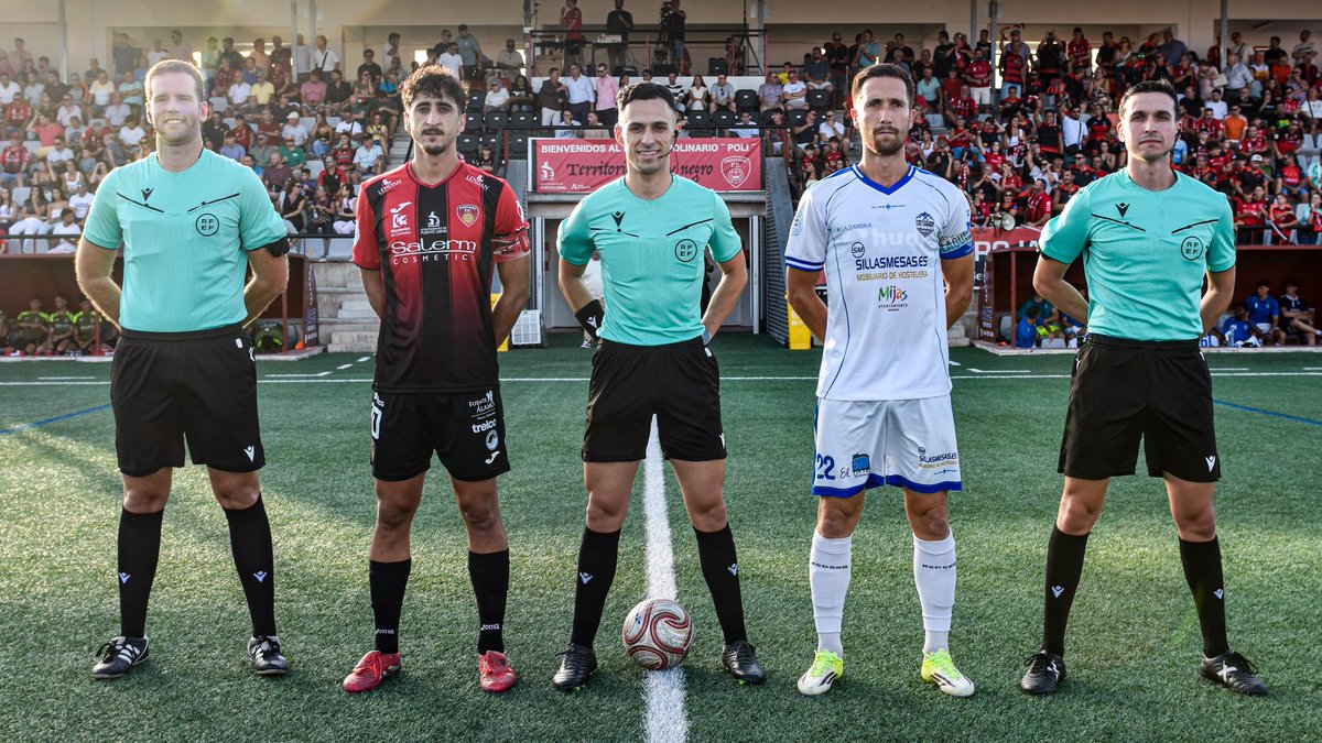 ARBNavalmoral's tweet photo. Puente Genil FC VS CP Mijas Las Lagunas, 2ª División RFEF
Árbitro: Jayro Muñoz García
Asistente 1: Manuel Campos de Castro-Freire
Asistente 2: Alberto Monroy Conde https://t.co/P5SuT1gvn1