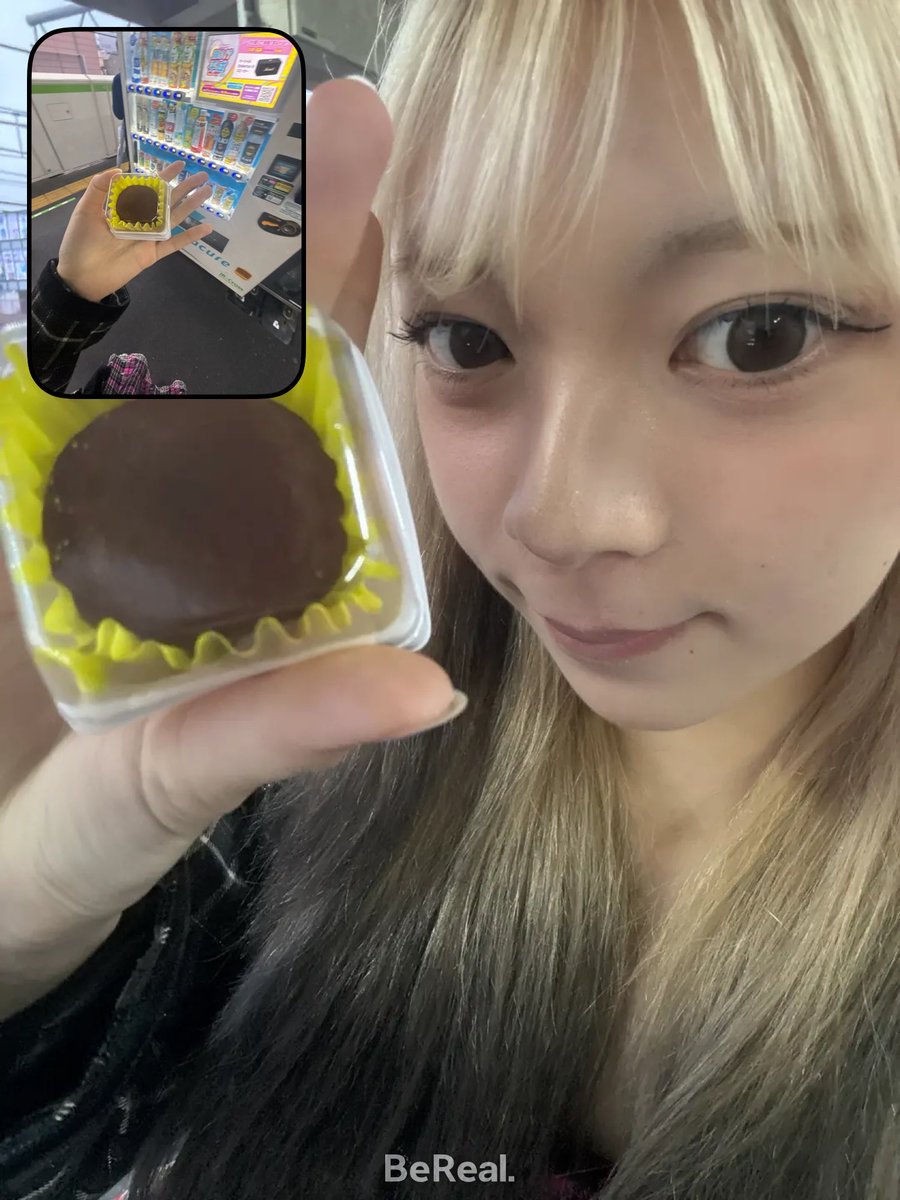 nowu_253's tweet photo. 今日の顔なんか低彩度 https://t.co/moOTTlGXWR