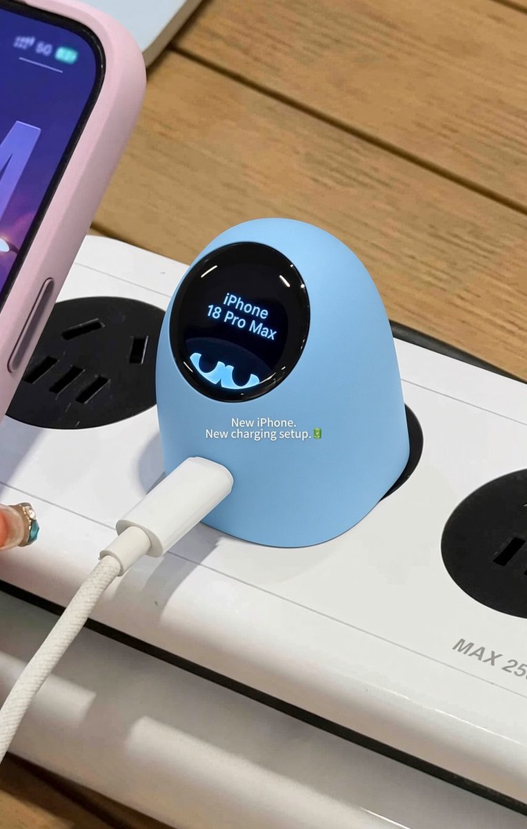 Big_Djcruzz's tweet photo. Wow. Apple even made the charger look this good 😭🔥 https://t.co/GjUhEXqdy2