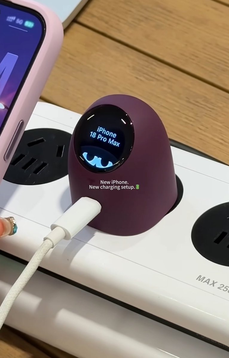 Big_Djcruzz's tweet photo. Wow. Apple even made the charger look this good 😭🔥 https://t.co/GjUhEXqdy2