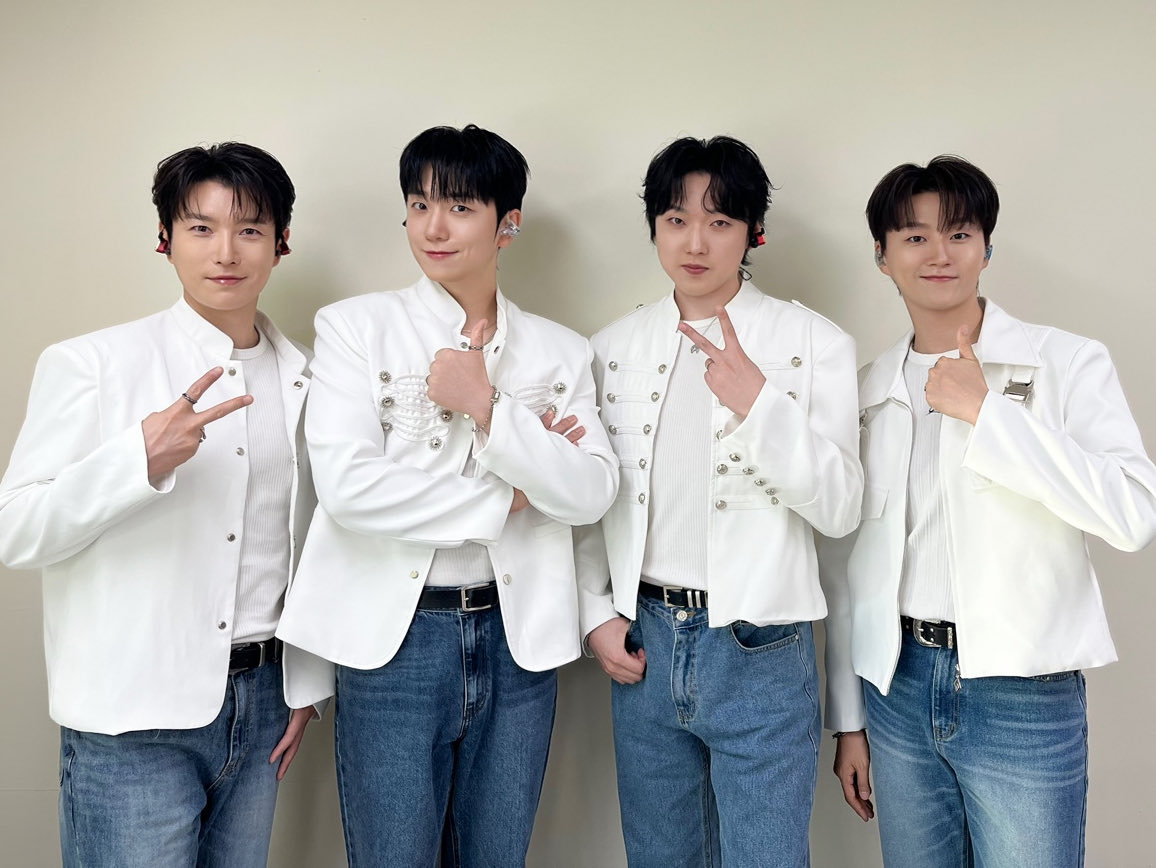 official_fore's tweet photo. [📸]

260912 제38회 전남광주 통합특별시 생활체육 대축전 개회식 종료!

운동하기 좋은 날씨입니다!
포레의 신나는 무대와 함께 준비 운동도 끝!💪

#포레스텔라 #Forestella https://t.co/MNl3LqfDN1