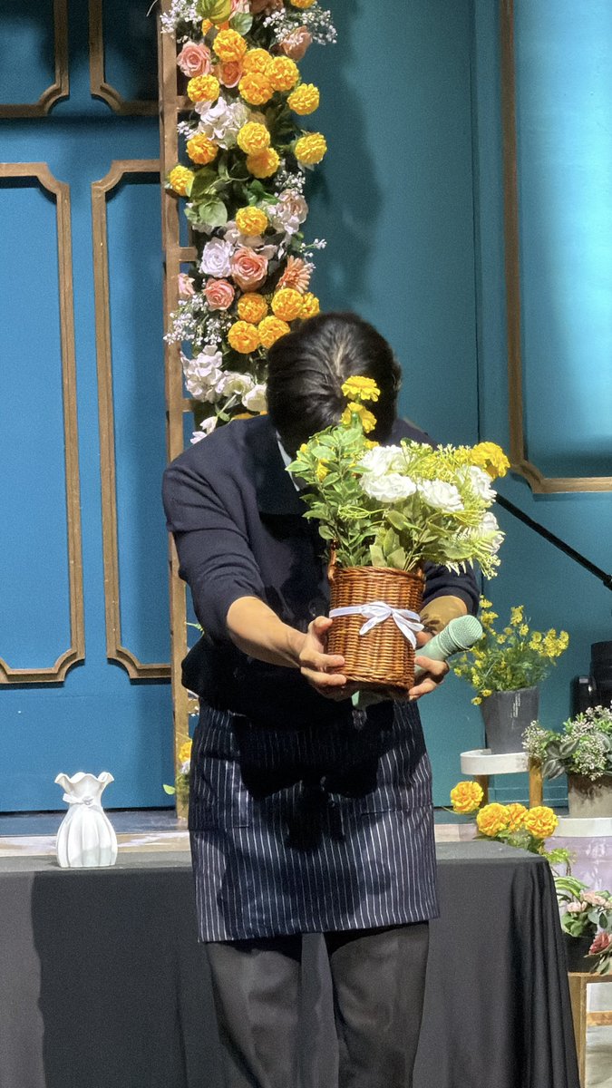 favxxite's tweet photo. 뭐가 꽃이게 https://t.co/0sTlhDvXms