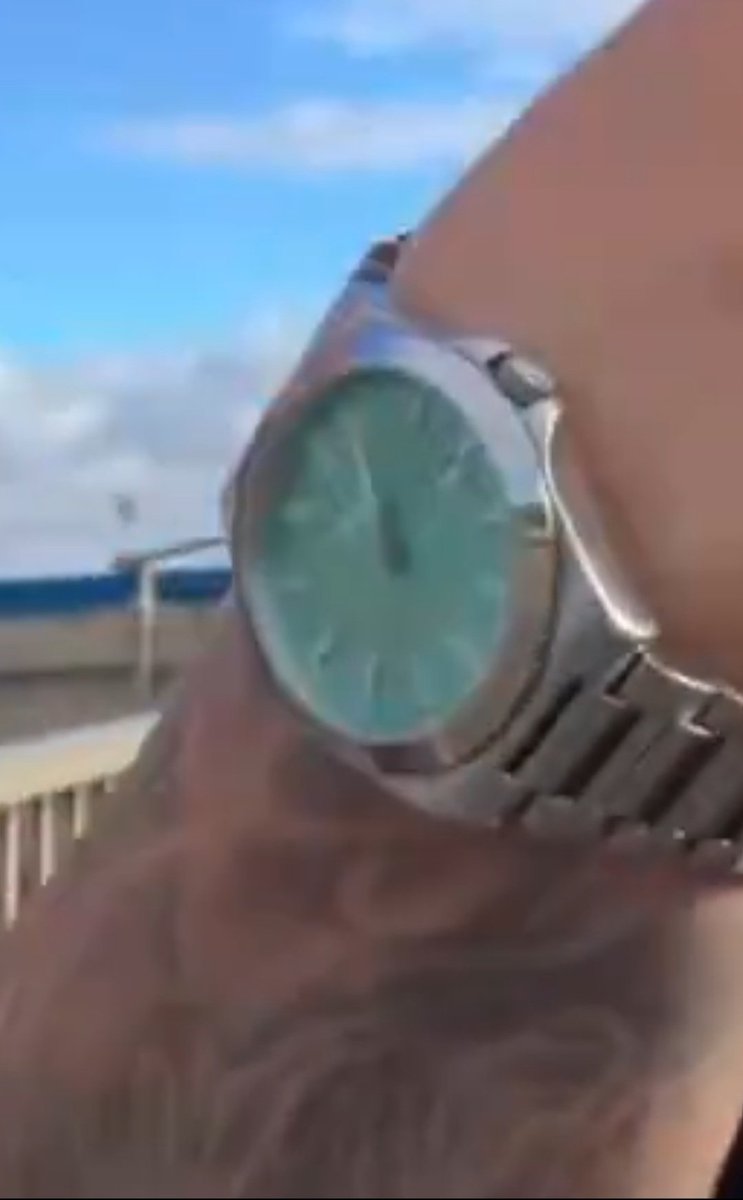 MolecularBob's tweet photo. @WokeratiMarty Wonder what kind of watch that is...? https://t.co/xYvKh9Tr9R