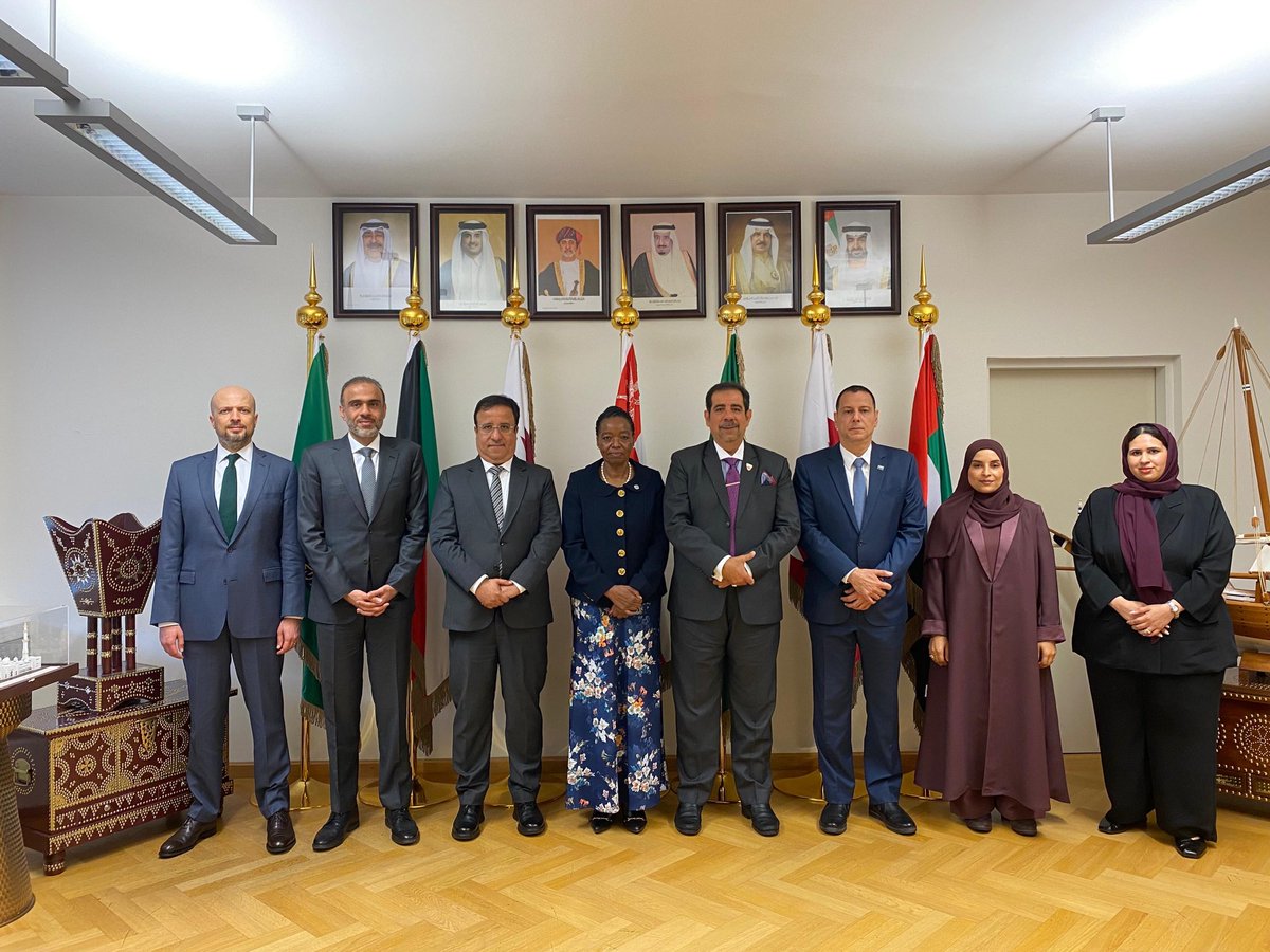 OmanEmbassyAT's tweet photo. شاركت سفارة سلطنة عمان والمندوبية الدائمة في فيينا -ممثلة بالقائمة بالأعمال- في إجتماع سفراء دول مجلس التعاون الخليجي في فيينا، برئاسة مملكة البحرين الشقيقة، واللقاء مع المديرة التنفيذية لمكتب الأمم المتحدة للجريمة والمخدرات، في إطار مناقشة العمل المشترك وتعزيز التعاون القائم. https://t.co/umRYrMaRgJ
