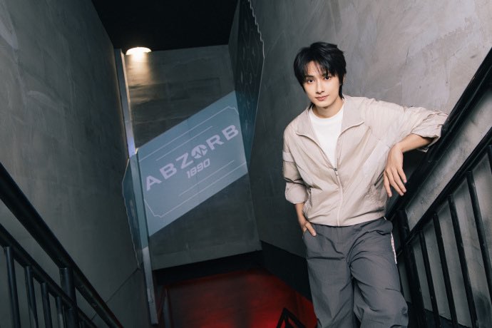 menjunfei's tweet photo. JUN X NEW BALANCE
#세븐틴⁠ ⁠⁠#SEVENTEEN⁠ ⁠⁠
#ジュン #준 #JUN #文俊辉 @pledis_17 https://t.co/FBV5ugpZqG