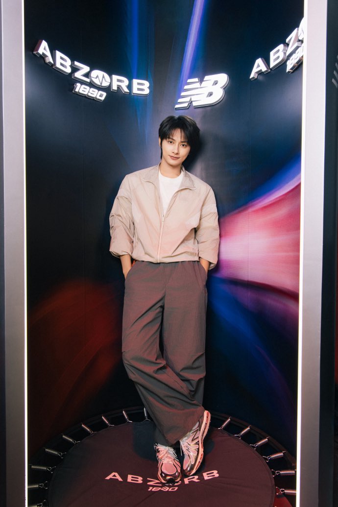 menjunfei's tweet photo. JUN X NEW BALANCE
#세븐틴⁠ ⁠⁠#SEVENTEEN⁠ ⁠⁠
#ジュン #준 #JUN #文俊辉 @pledis_17 https://t.co/FBV5ugpZqG