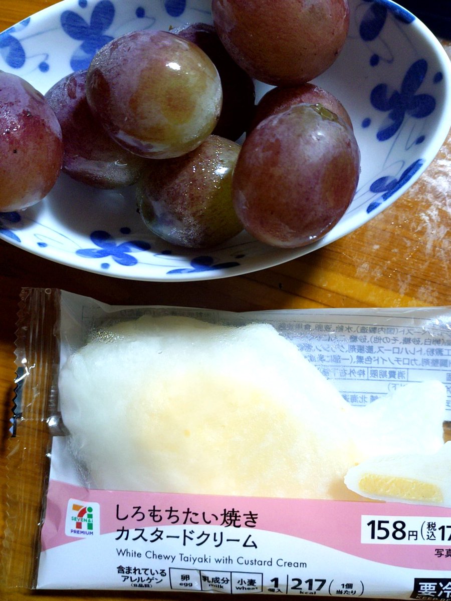 miaki7211's tweet photo. #じぇいおめ　後夜祭
day2？ｗは
巨峰と白いたい焼きで
お誕生日おめでとうございます😆 https://t.co/iLg6xsN6sW