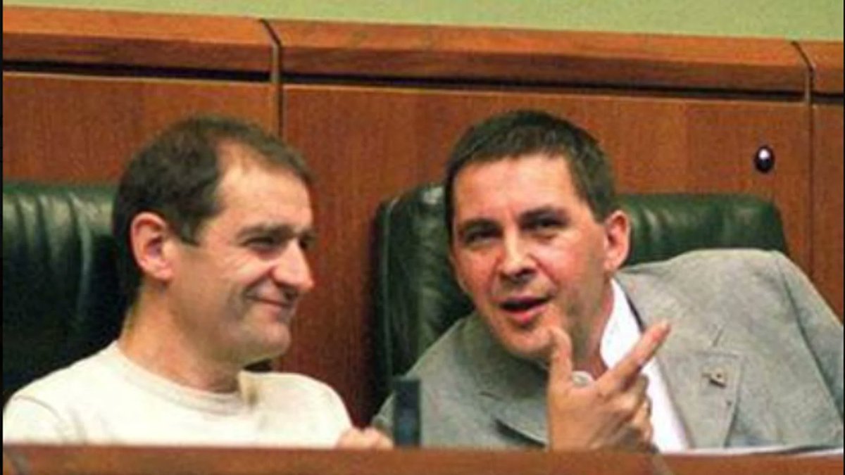CarlosDeUrrecha's tweet photo. "¿Asesinar a un niño de 2 años es vuestra forma de luchar por la independencia?"
Fiscal AN Dña Carmen Tagle González amenazada y acribillada a balazos en Madrid por los cobardes de ETA

"Señalada y amenazada por 'Josu Ternera', asesinada por Henri Parot"
https://t.co/tMMcZ2idZI https://t.co/C9rBXNpv8g