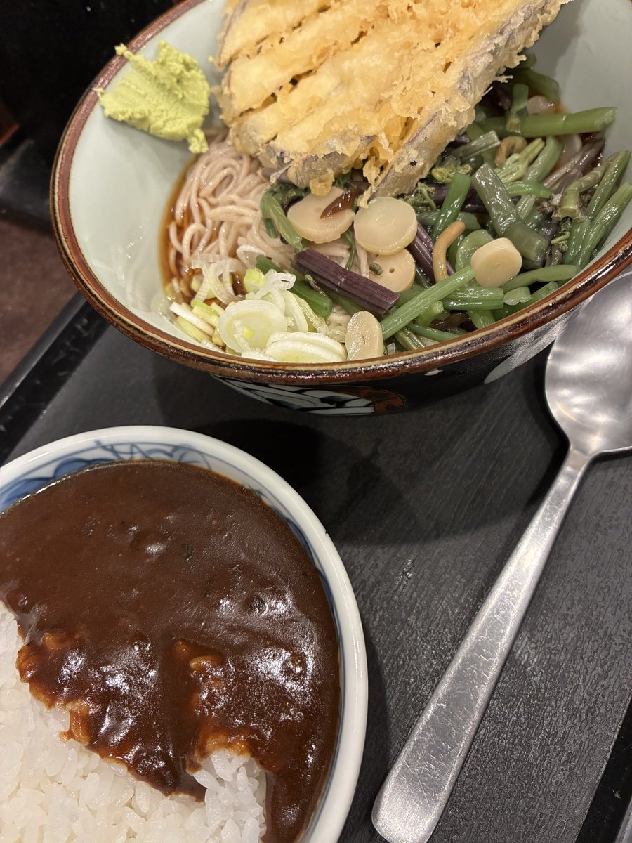 daiyindaitei06's tweet photo. 今日の晩ごはん

文殊 両国駅前店
サービスセット
（なす天・ミニカレー）

ここ、おいしい！ https://t.co/FsByO1aaU4
