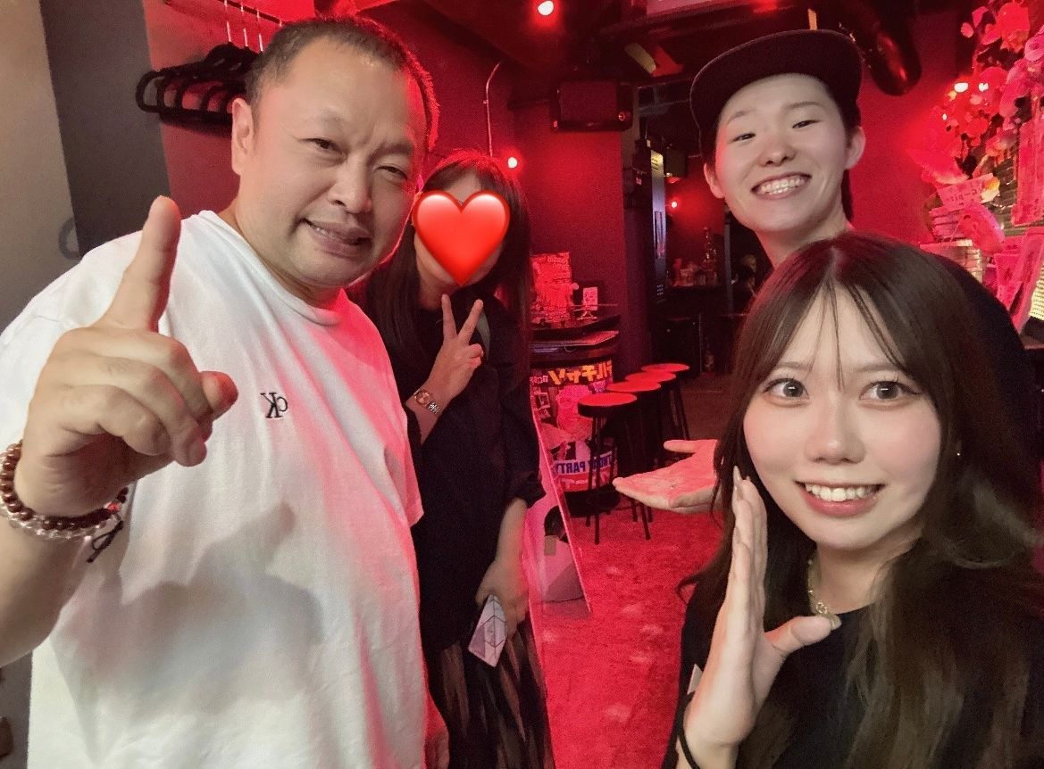 Tsukepuri's tweet photo. 土夜ーー！！本日出勤です🧚🏻‍♀️
最近雨続きだったけど、今日はもう雨降らないみたいです！☔️
元気にGpitでお待ちしてます🎶
今日はあゆむさん＆初めてカイさんとです！
楽しみ〜🤦🏻❤️❤️
#新宿二丁目 #新宿二丁目バー #ミックスバー https://t.co/hPEwRL4Sdg