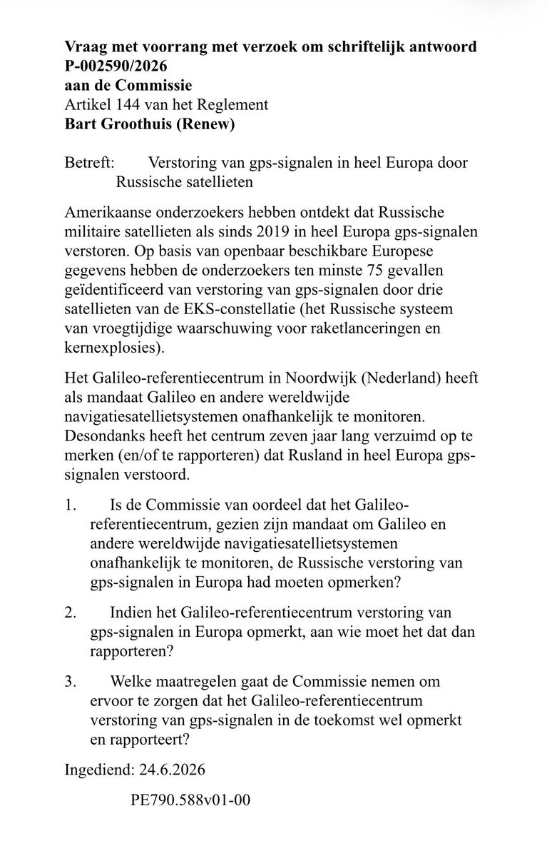 bgroothuis's tweet photo. Russische militaire satellieten verstoren al zeker sinds 2019 GPS-signalen in Europa. Levensgevaarlijk. Amerikaanse onderzoekers gebruikten publieke data om dat op te sporen (bravo!), terwijl Europese ruimtevaart-agentschappen muisstil waren. Niet oké, want het is hun opdracht om verstoringen op te sporen. Via schriftelijke vragen vecht ik dit al sinds juni uit met defensiecommissaris @KubiliusA maar ik vrees dat we er nog niet uit zijn, dus vandaag weer nieuwe vragen ingediend: