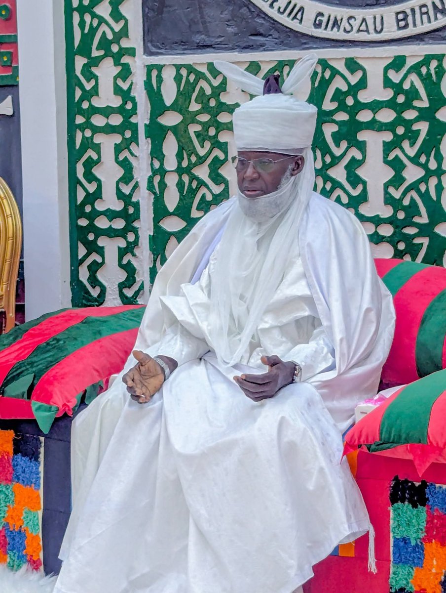 Hadejia_Emirate's tweet photo. Mai Martaba Sarkin Hadejia,  Dr. Adamu Abubakar Maje, CON, ya karɓi tawagar Gwamnatin Jihar Jigawa ƙarƙashin jagorancin Sakataren Gwamnati, da Kwamandan Bataliyar Sojojin Jigawa, Brig. Gen. O. I. Odigie.

Tawagar ta tattauna batun samar da 263 Tank Battalion, a garin Hadejia. https://t.co/uFynf9jy5k