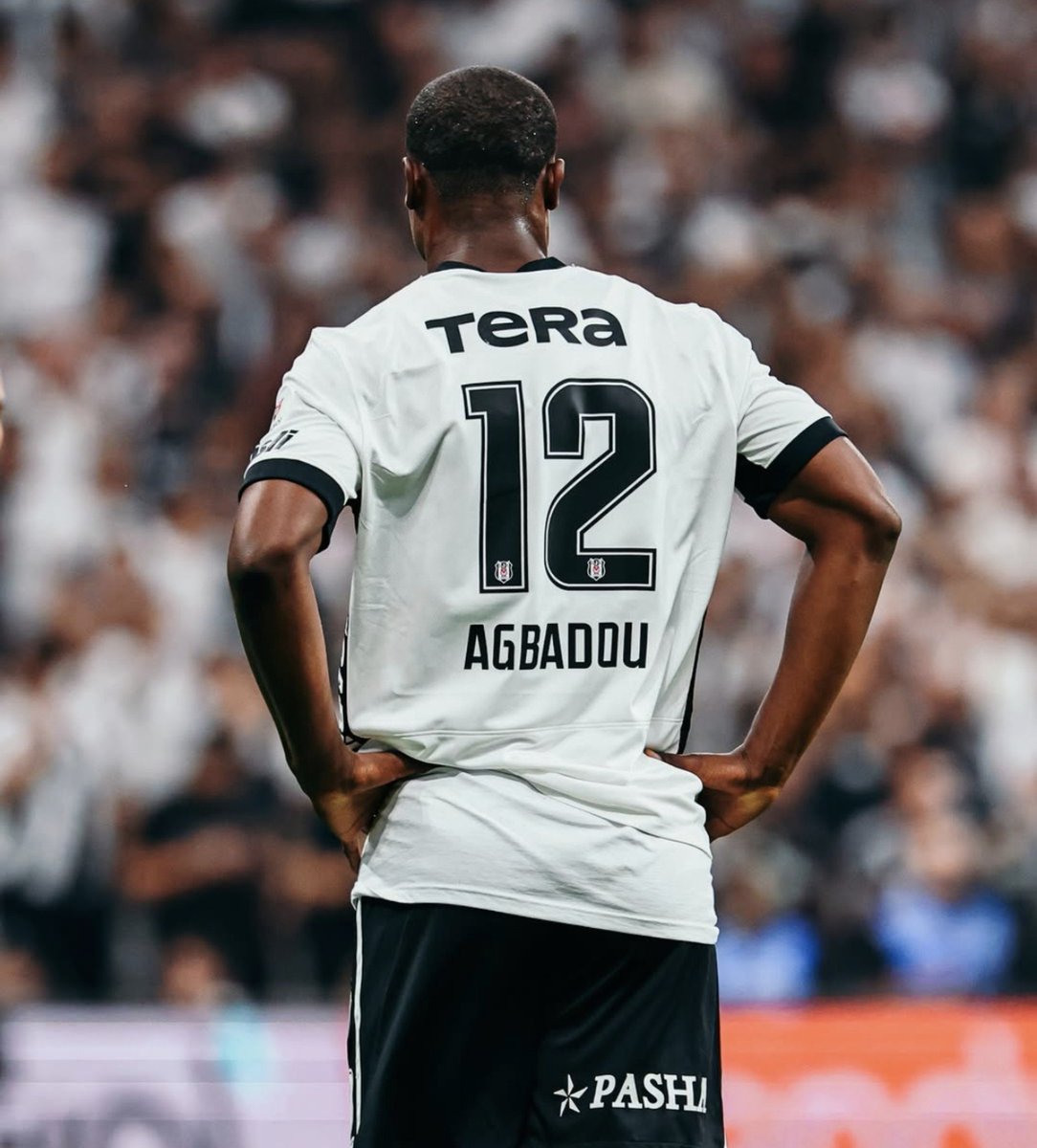 HaberKartali's tweet photo. Emmanuel Agbadou'nun Instagram paylaşımı:

"Yüceler Yücesi'nin barınağında oturan, Her Şeye Gücü Yeten'in gölgesinde barınır. Rab için derim ki: 'O benim sığınağım, kalemdir; güvenim O'nadır.

​Net bir galibiyet, harika bir atmosfer ve dünyanın en iyi taraftarları. 🤍🖤" https://t.co/ULFQUXeriG