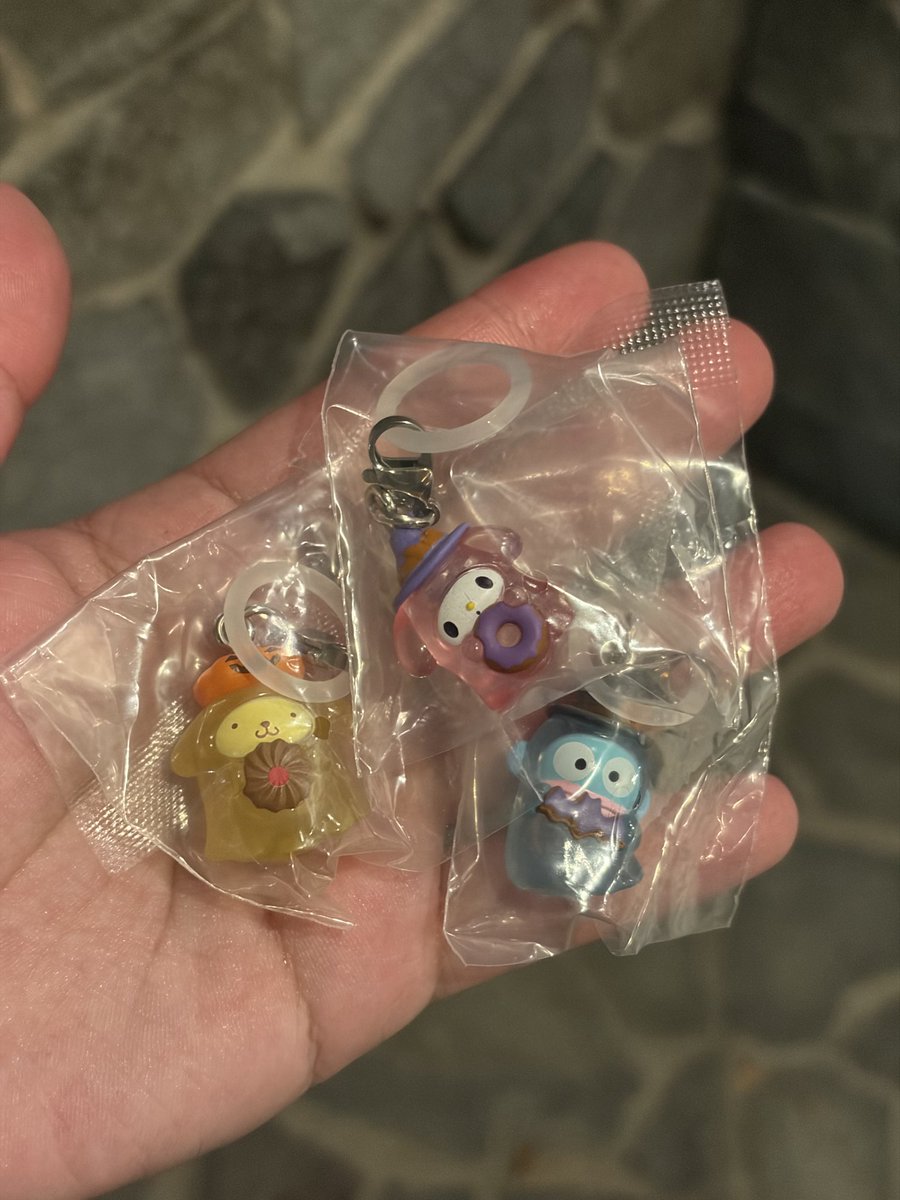 SHISHAMOMO1222's tweet photo. 最近仕事よりガチャ活してる時間のが長い気がする😣
明日はディズニー引けますように😭😭
コミュデイはお休みでした https://t.co/Zr4EjQDqIb