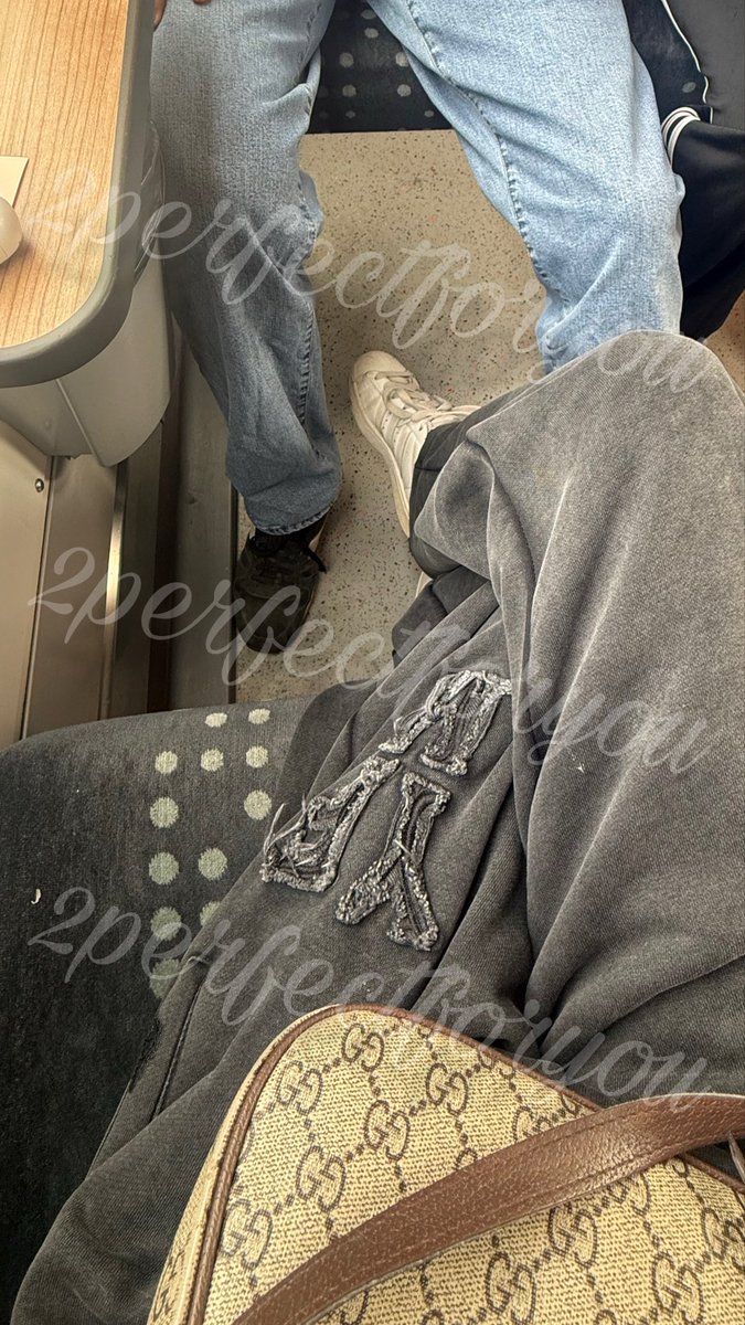 2perfectforyouu's tweet photo. Bin gleich in Düsseldorf, essen/shopping darf natürlich gerne übernommen werden 😘 

#zahlschwein #feetandfindom #zahlgeil #moneydom #fußfetisch https://t.co/jdZJynXLP1