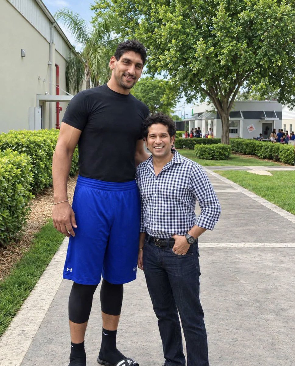 SirShahAnalyst's tweet photo. When 7’2” 🏀 meets 5’5” 🏏 - 🇮🇳 Satnam Singh Bhamara and Sachin Tendulkar https://t.co/yH4fdRhhDY