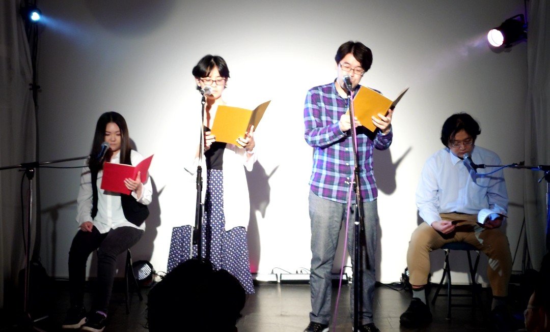 roudoku710's tweet photo. 朗読ナイトライブレポート
◇ 木村徹・岩田雪菜・庭田悠甫・鏡井雅歌 ◇
作：石塚環 「これが本当の恋ならば」
演出：庭田悠甫

#朗読ナイト
#あさがやドラム
#杉並区
#朗読ナイト399話 https://t.co/dt3XptKtJX