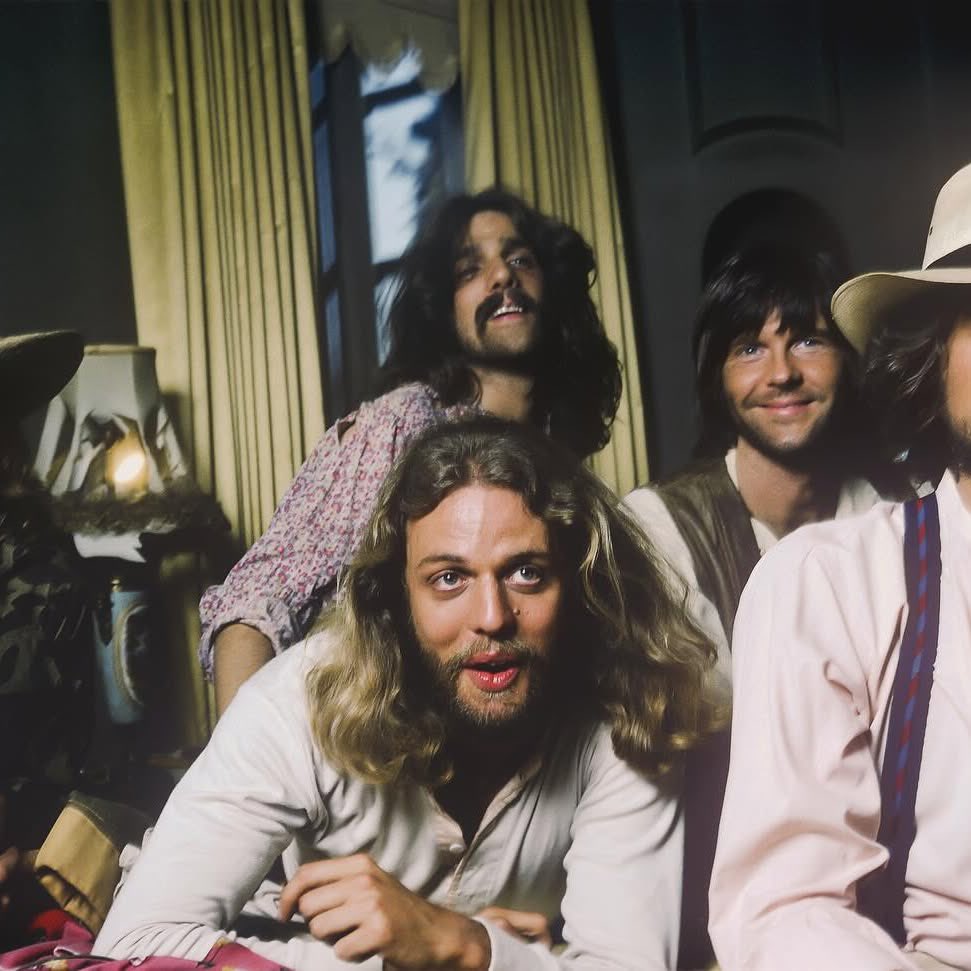 historyrock_'s tweet photo. In 1976, while preparing for the release of "Hotel California," the Eagles did a photo shoot with Norman Seeff, the photographer who had already been working with them on previous albums. 

The idea was to get an image for the poster that would be included inside the album, showing the band relaxing on a luxurious-looking bed.

The shoot, however, didn’t go as planned. As soon as it started, the band got up and left the studio, leaving Seeff confused about what had just happened. A week later, the photographer showed them a design he’d put together by combining several individual shots of each band member, and the Eagles loved the result.

That collage ended up becoming the official poster included in the first editions of “Hotel California,” an image that is now as iconic as the album itself, born from a session that at the time seemed like a total failure.