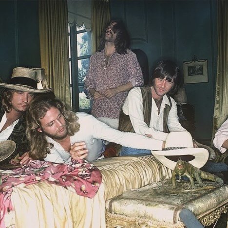 historyrock_'s tweet photo. In 1976, while preparing for the release of "Hotel California," the Eagles did a photo shoot with Norman Seeff, the photographer who had already been working with them on previous albums. 

The idea was to get an image for the poster that would be included inside the album, showing the band relaxing on a luxurious-looking bed.

The shoot, however, didn’t go as planned. As soon as it started, the band got up and left the studio, leaving Seeff confused about what had just happened. A week later, the photographer showed them a design he’d put together by combining several individual shots of each band member, and the Eagles loved the result.

That collage ended up becoming the official poster included in the first editions of “Hotel California,” an image that is now as iconic as the album itself, born from a session that at the time seemed like a total failure.