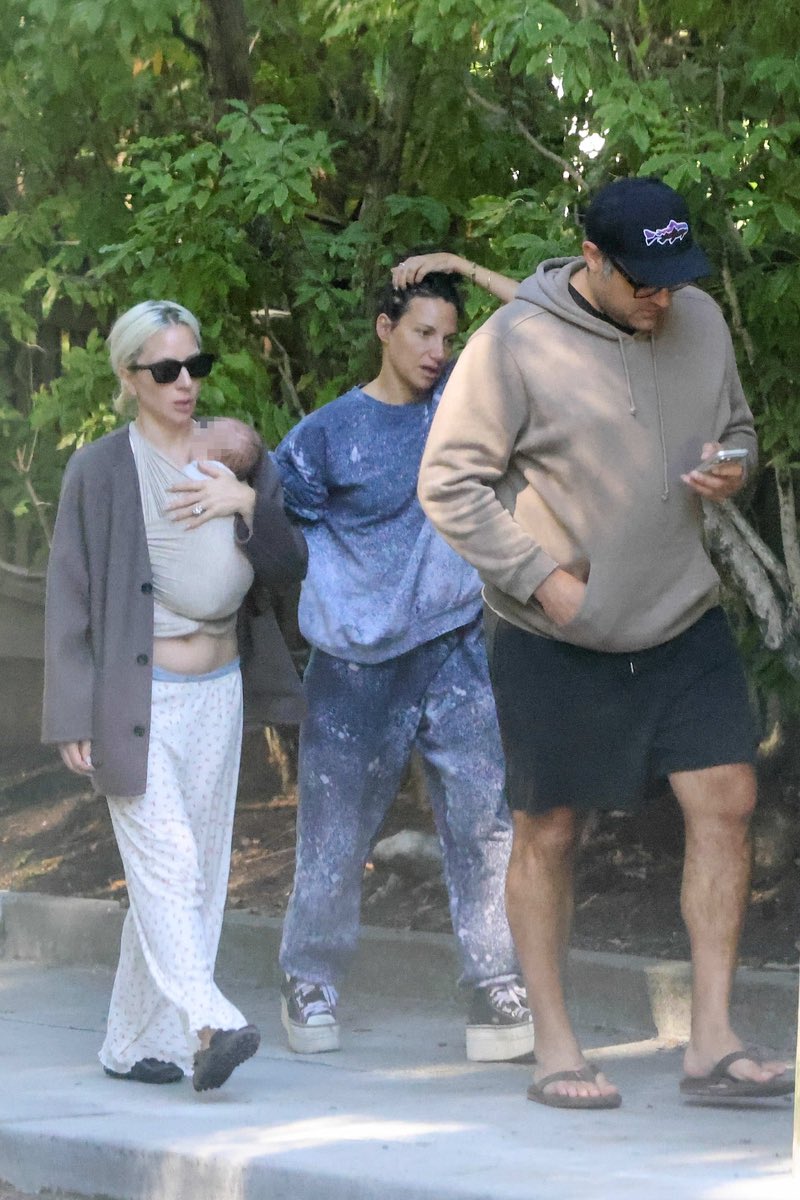 lilmonsterga's tweet photo. Ok but who is the third person?? Haven’t seen anyone talking abt it or do we know them and I’m missing something😭 https://t.co/iGwPGUgJCP