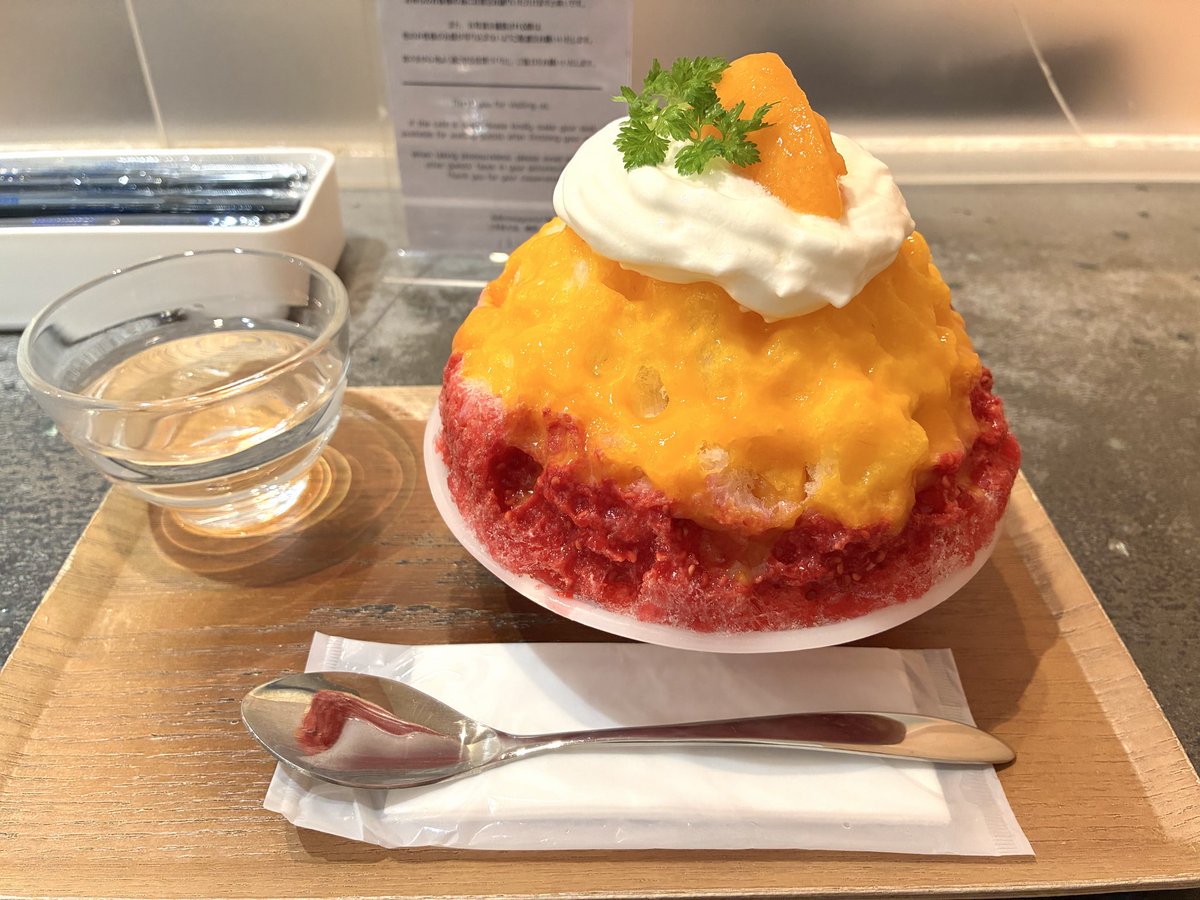 ajiitar's tweet photo. 贅沢かき氷で夏終わる🍧 https://t.co/iELtmcnkqH