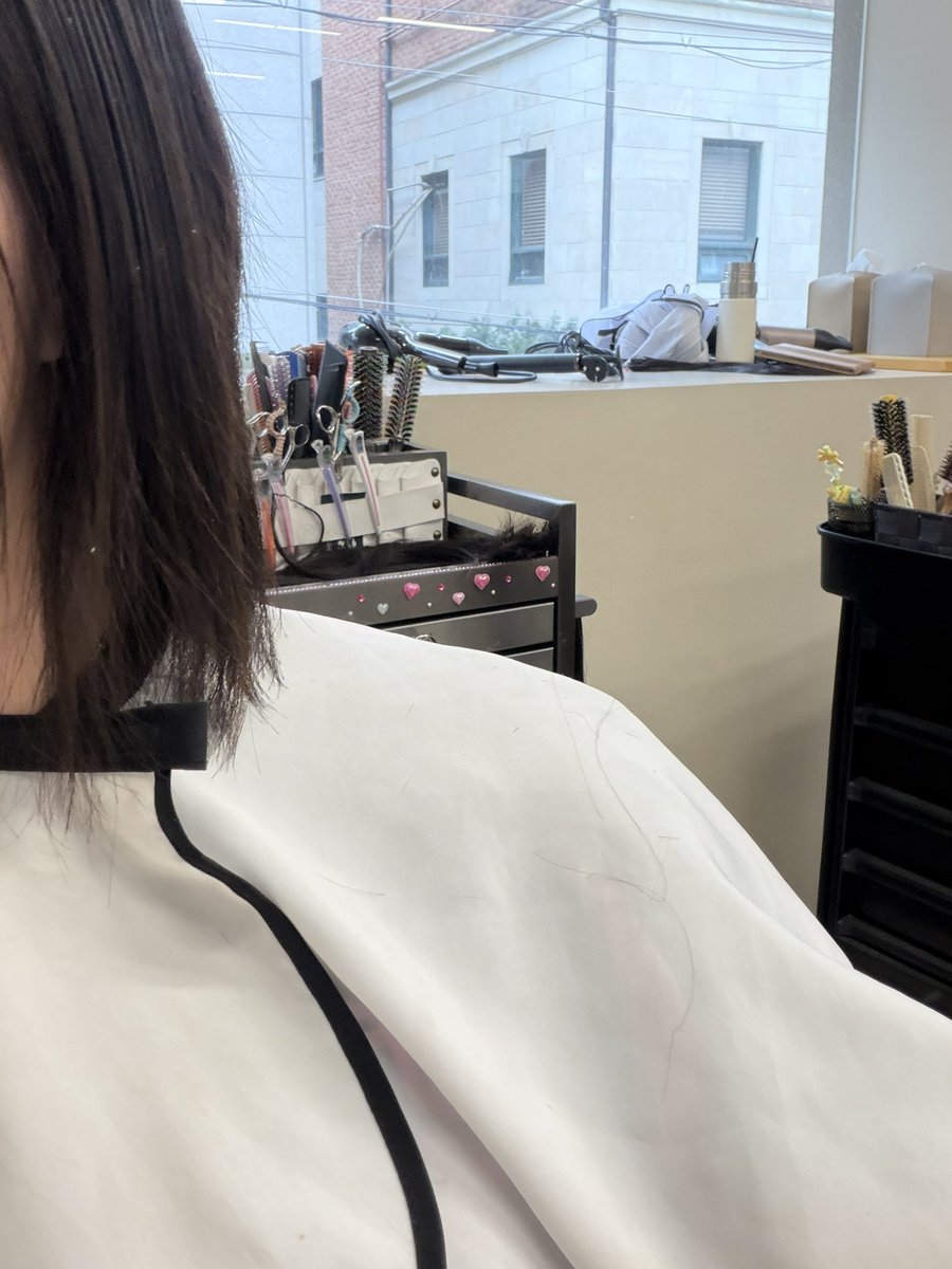 anggeumbb's tweet photo. 붙임머�� 없이 못 살겠다。
20대 후반 되면 다시 단발할거임 💇🏻‍♀️ https://t.co/yq9ASB6Ap0