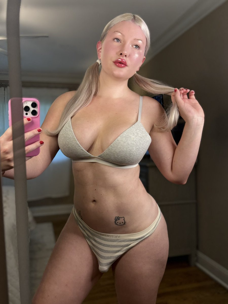Translzzywilde's tweet photo. say hi if ur inbox is open to trans woman☺️🏳️‍⚧️ https://t.co/71wpTQEGyi