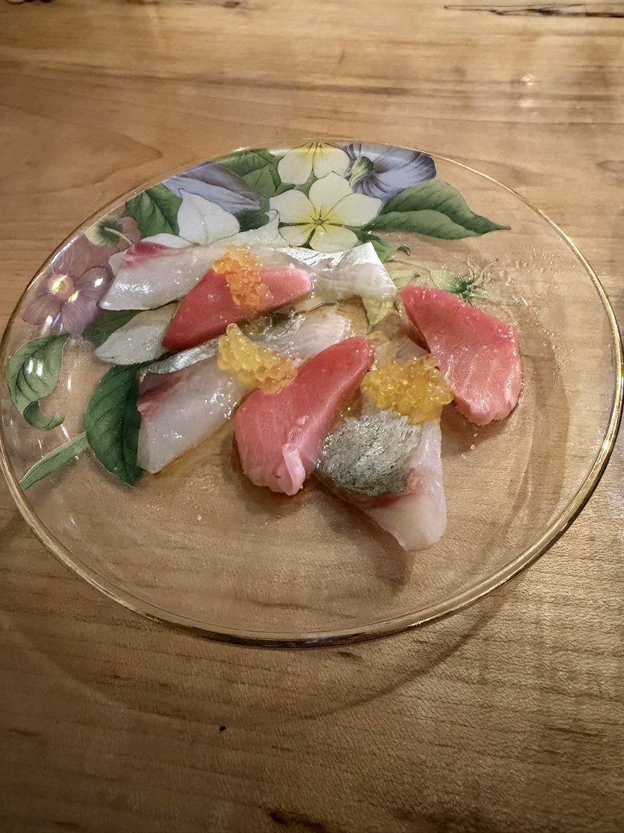 Beast_Master_'s tweet photo. シマアジとマグロとレインボーキャビアなる��の！

通風怖い… https://t.co/5EmdbI67L8
