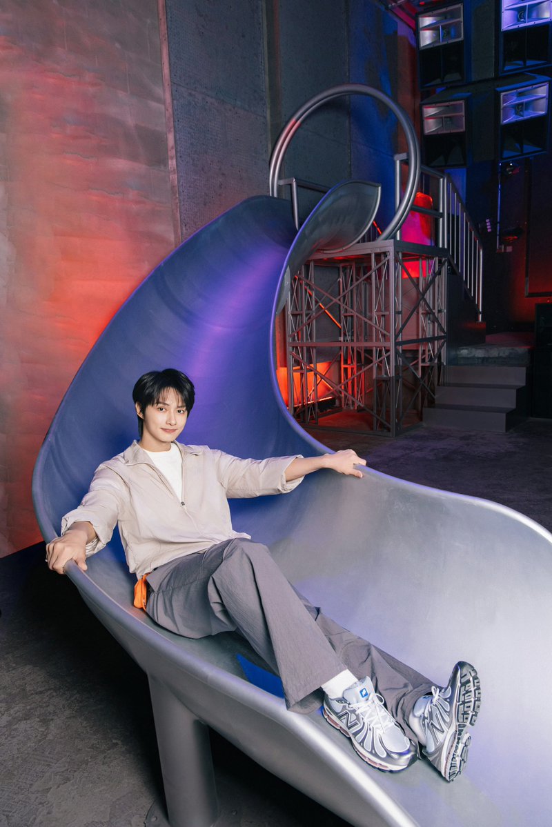 moontomeetyou's tweet photo. JUN weibo update 🩶

JUN x New Balance 👟 https://t.co/Lbb57L1di0