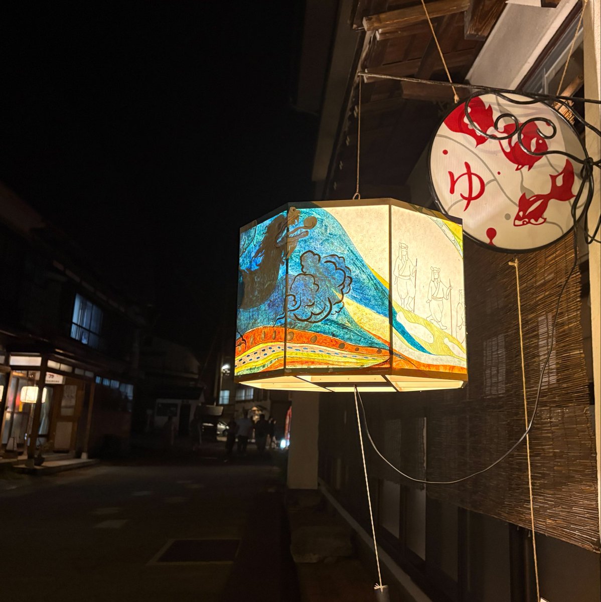 hijiorinohi's tweet photo. ひじおりの灯、20年目の新作灯籠が灯りました！ #ひじおりの灯 #肘折温泉 https://t.co/2Pq5p6SgXR