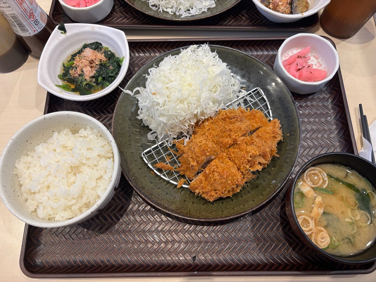 YuHenry516's tweet photo. ヒレカツ食べて川崎大師で飴とくず餅買ってコストコで色々爆買いしていまそれらを食べながらバレーボールを見てる最高な休日！！ https://t.co/reFrxtvYr7