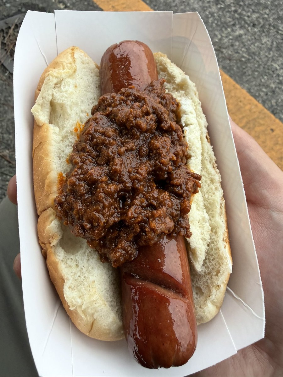 flyfromkl's tweet photo. 早食い競争でお馴染みネイサンズ・ホットドック。こちら日本市場からは撤退済み。見た目以上にボリュームあった。 https://t.co/wjvomdquiE