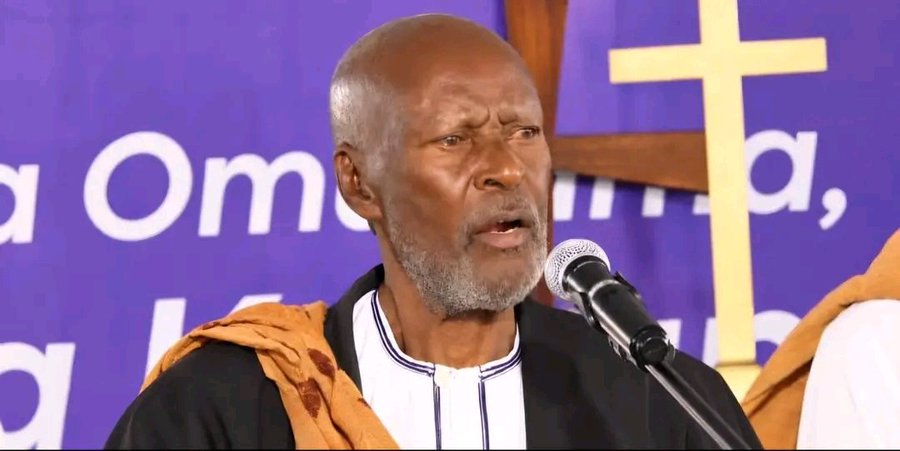 exceltvlive's tweet photo. Musuuga Charles Kayondo Kamurasi says Tooro Kingdom has a King, naming Prince Edward Rukidi Kijanangoma as successor to the late Omukama Oyo. https://t.co/4hCBR5LEVg