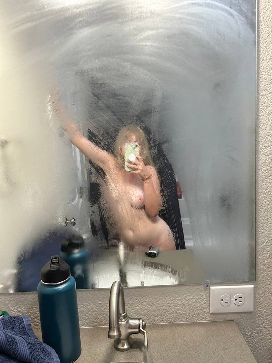 submissionsss's tweet photo. pathetic cuck submitted his sexy gf 😵‍💫

dm to be next!!!

#submission #nsfwtwt #horny #cuck https://t.co/wFqMFXBWkx